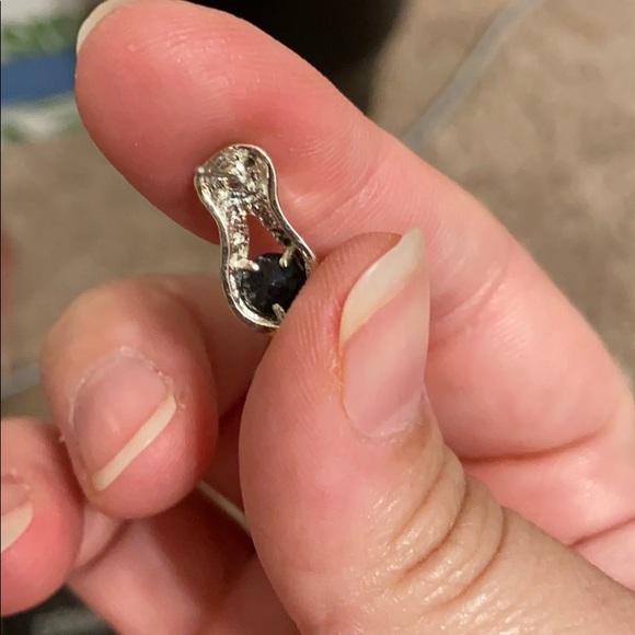 Silver and black onyx studs - Picture 5 of 5